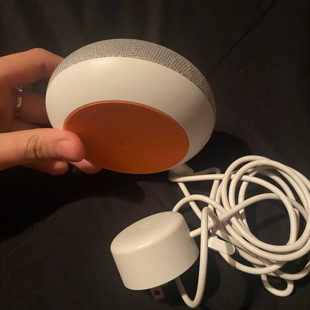 Google Home Mini - Picture 3 of 3